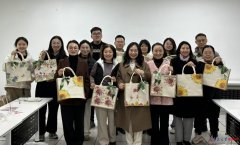 传送出学院对女职工们的温情取关爱